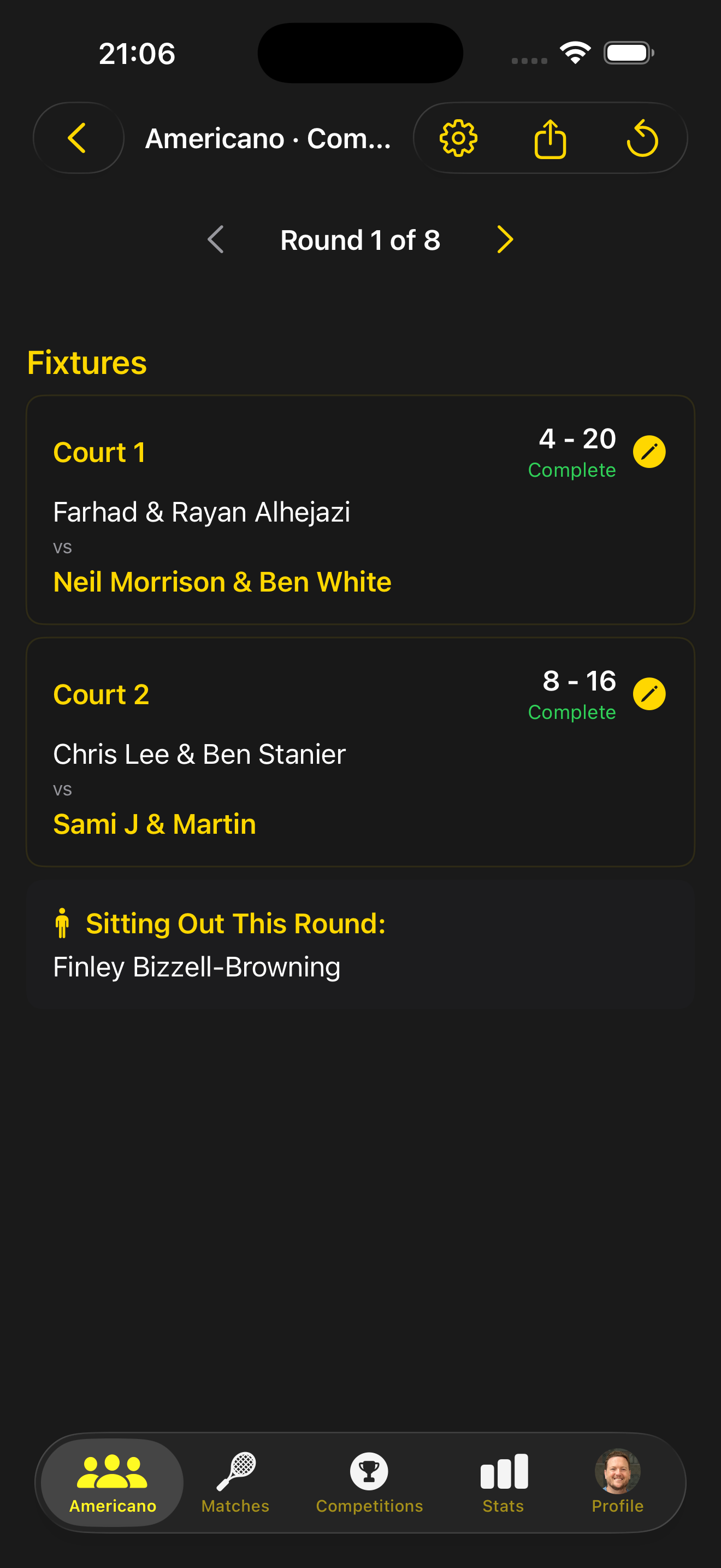 Americano round fixtures on two courts with scores, complete badges and a sitting-out player
